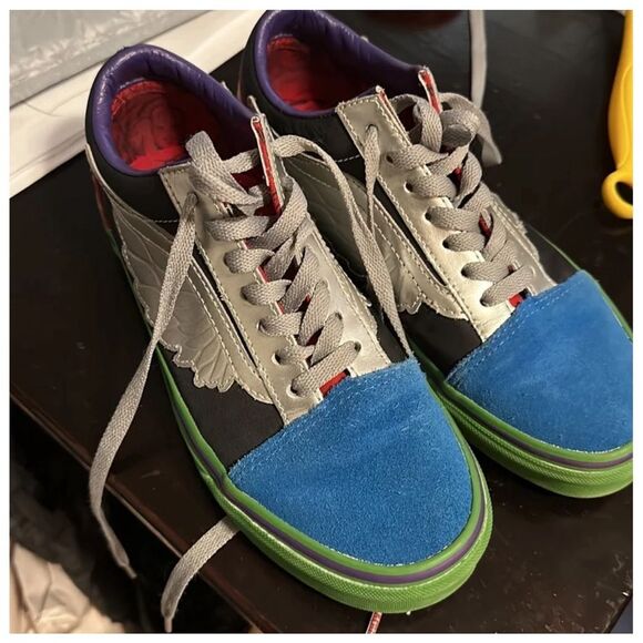 VANS Marvel Old Skool Avengers Skate Shoes Size 6.5 Womens VGUC RARE FIND - Picture 1 of 3